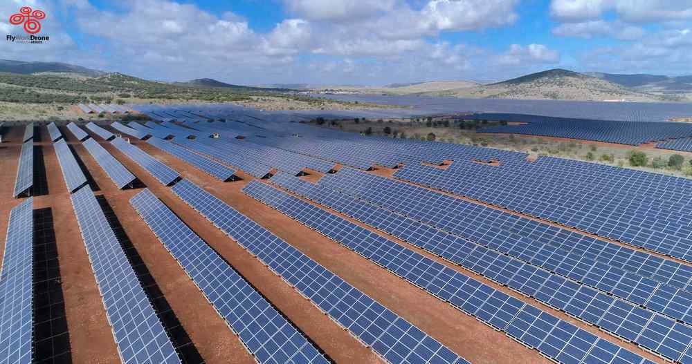 Vista aérea de una planta fotovoltaica